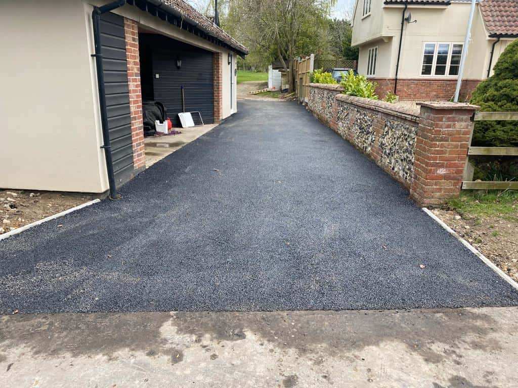 This is a newly installed tarmac driveway. All works carried out by Sawston Driveways